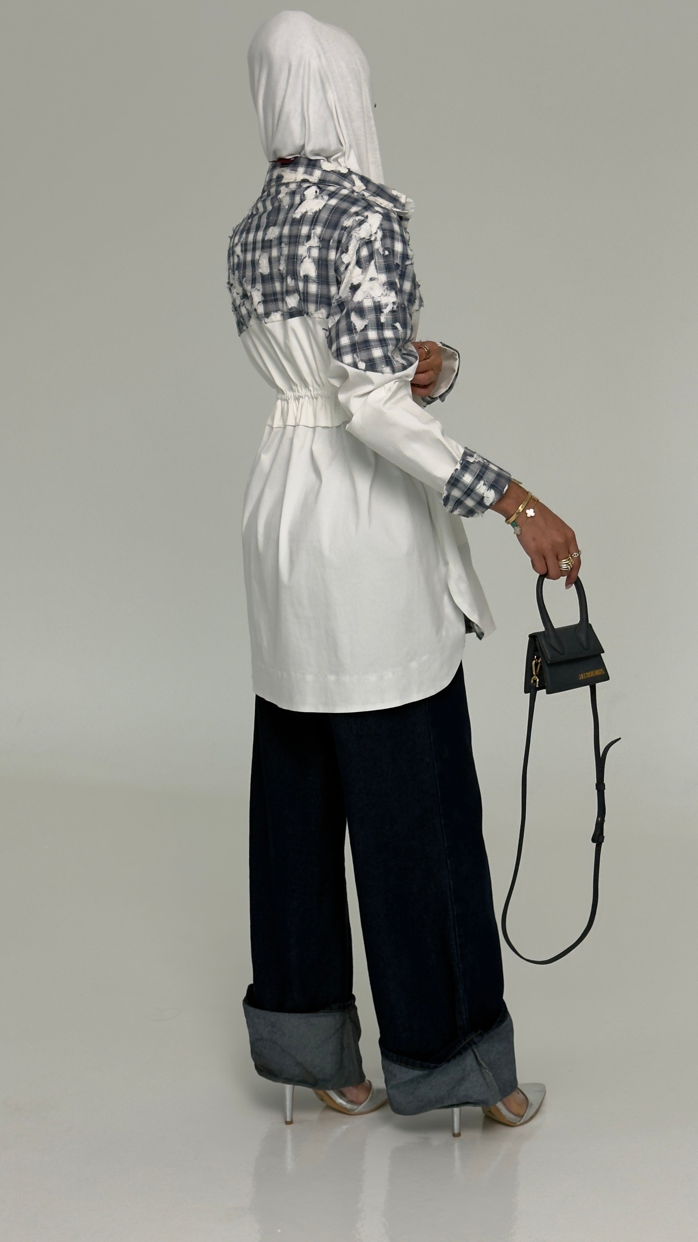 قميص كاروهات أبيض