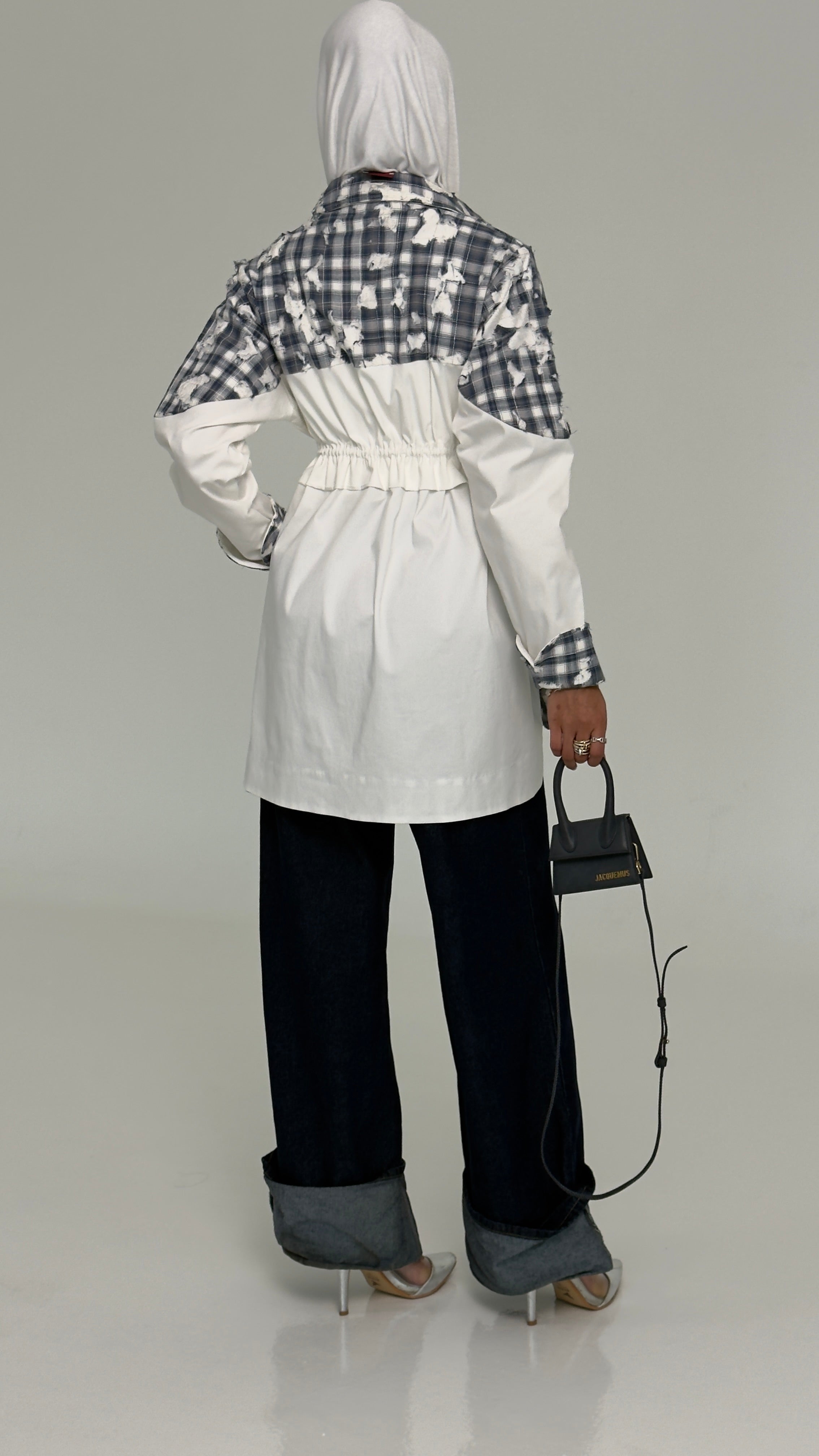 قميص كاروهات أبيض