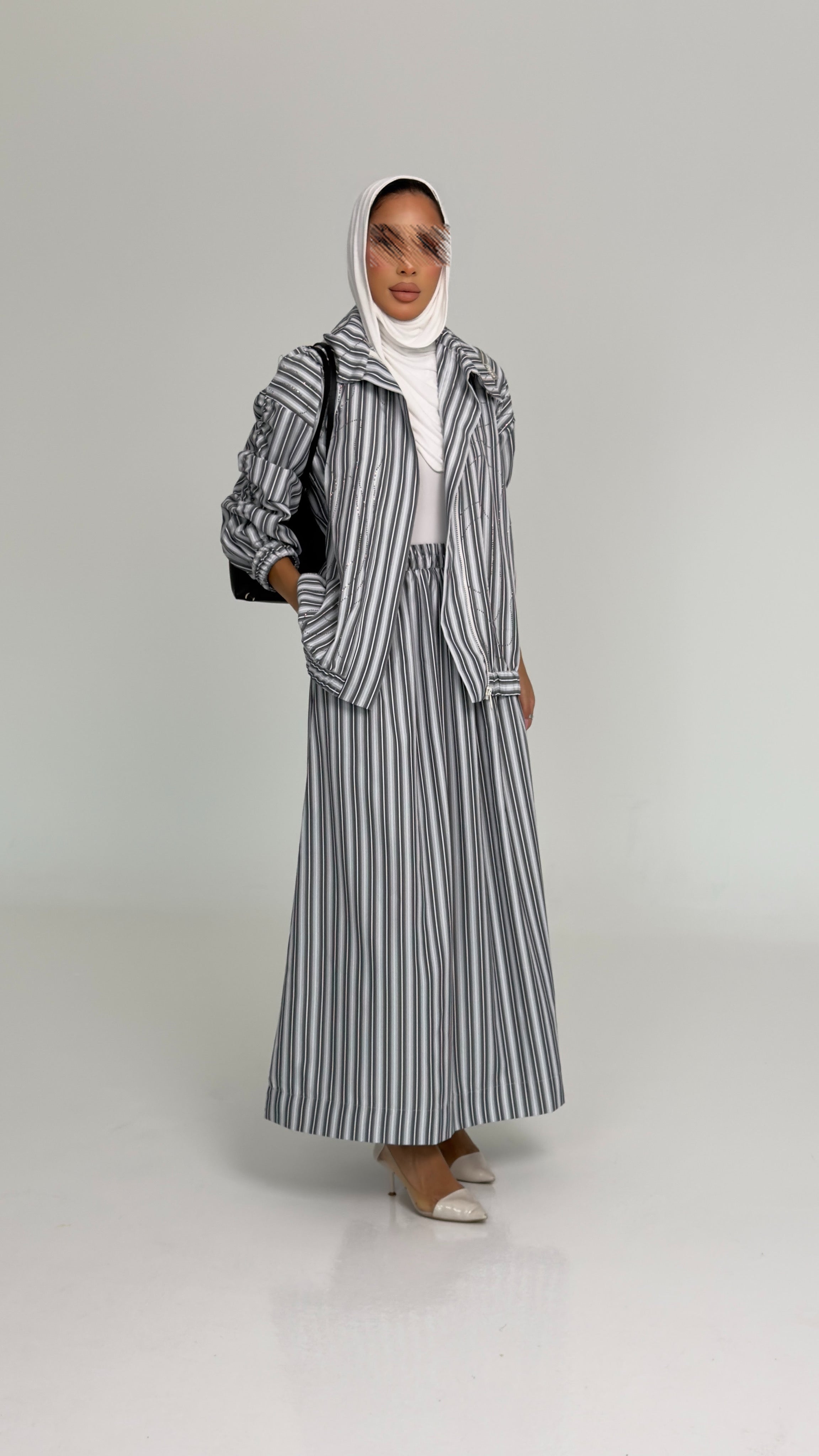 طقم مخطط رمادي