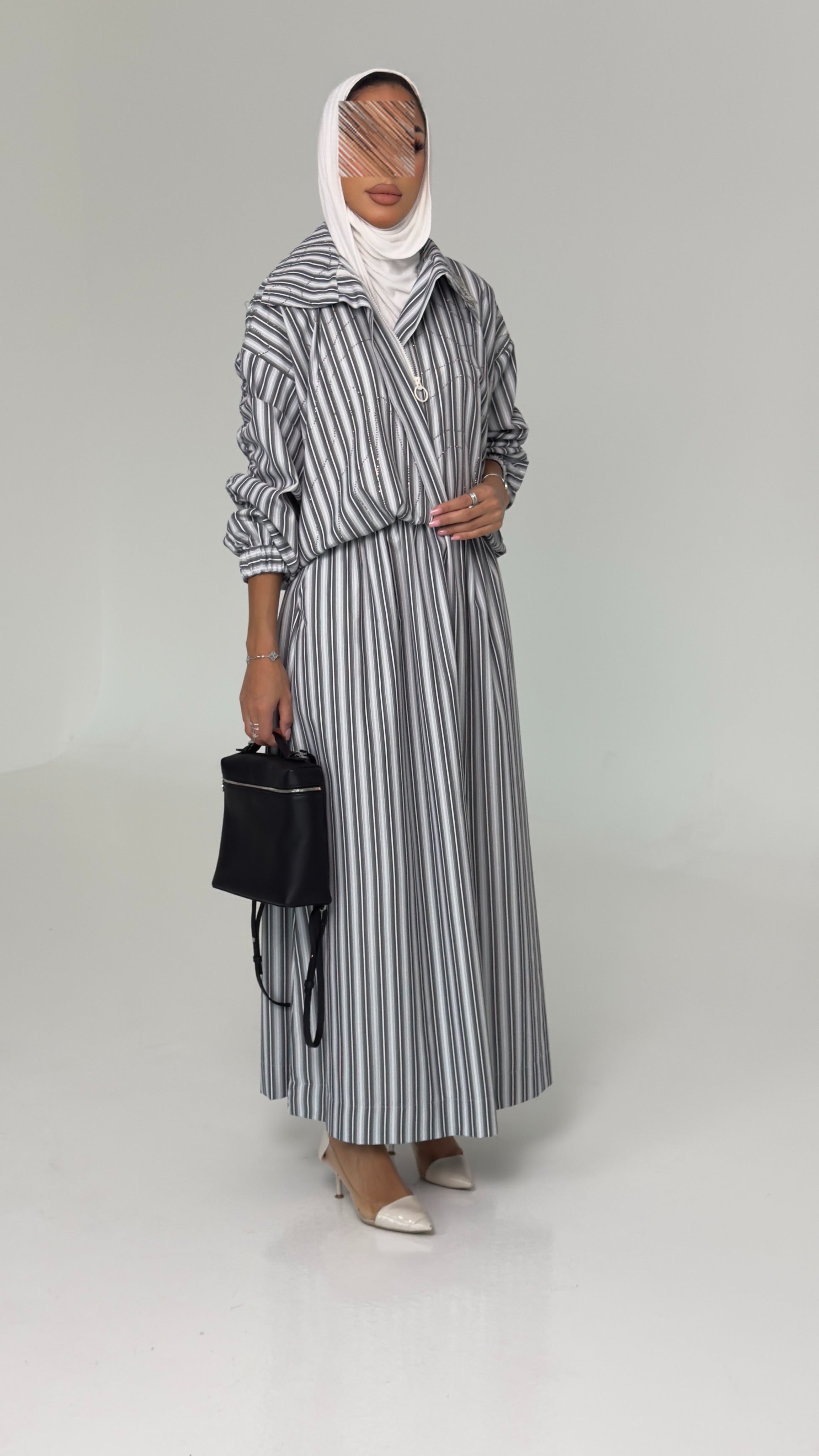 طقم مخطط رمادي