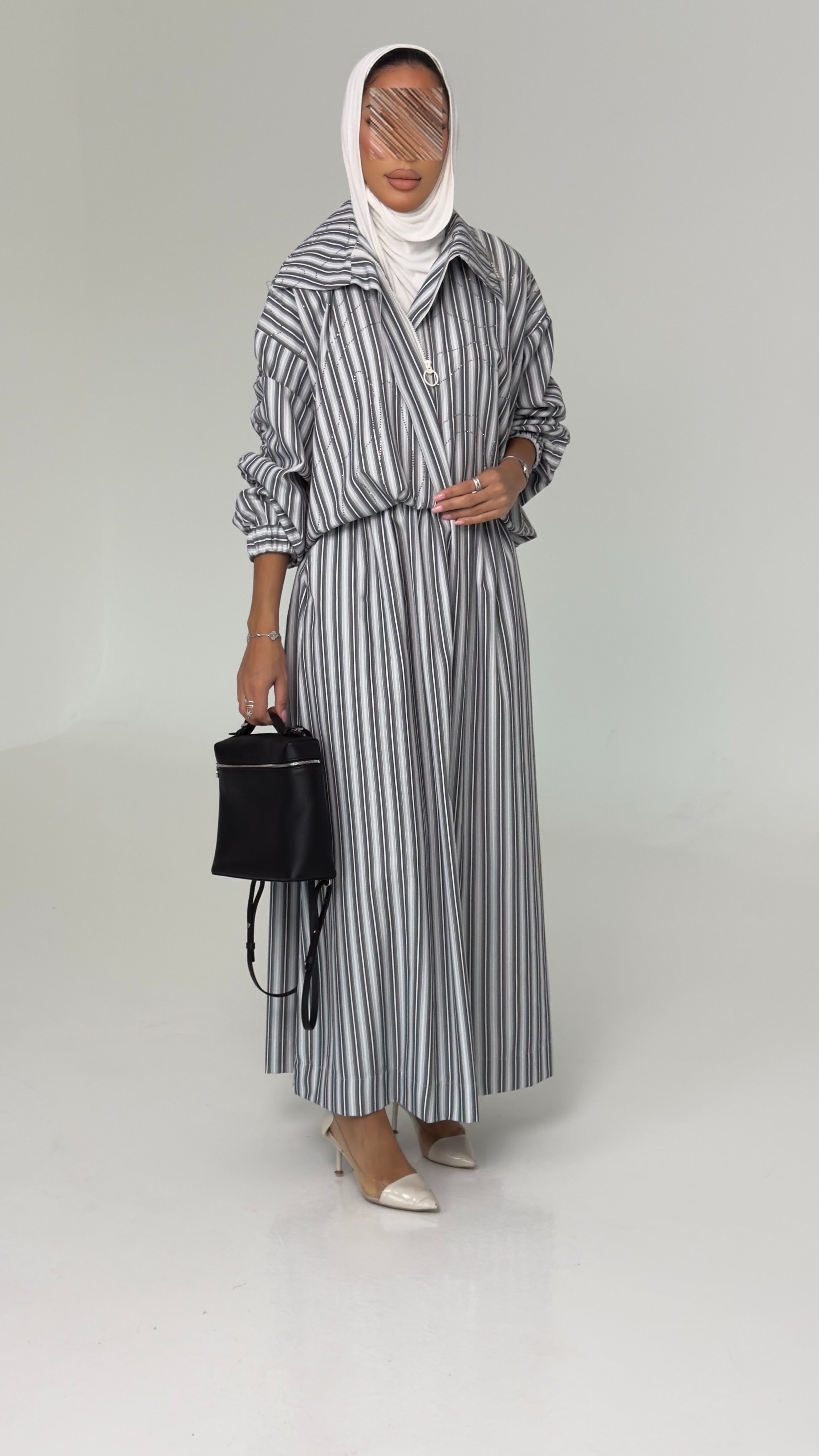 طقم مخطط رمادي