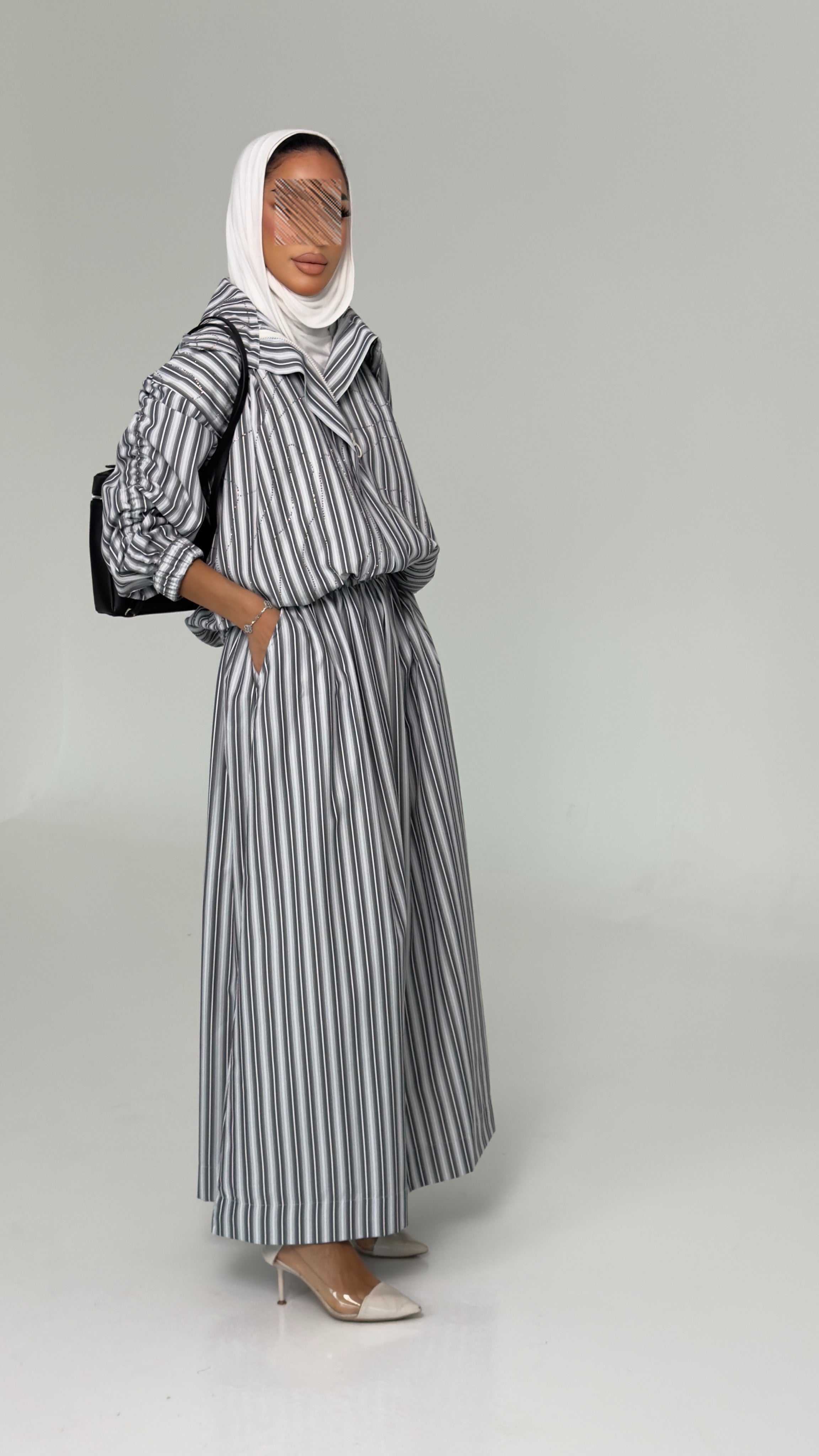 طقم مخطط رمادي