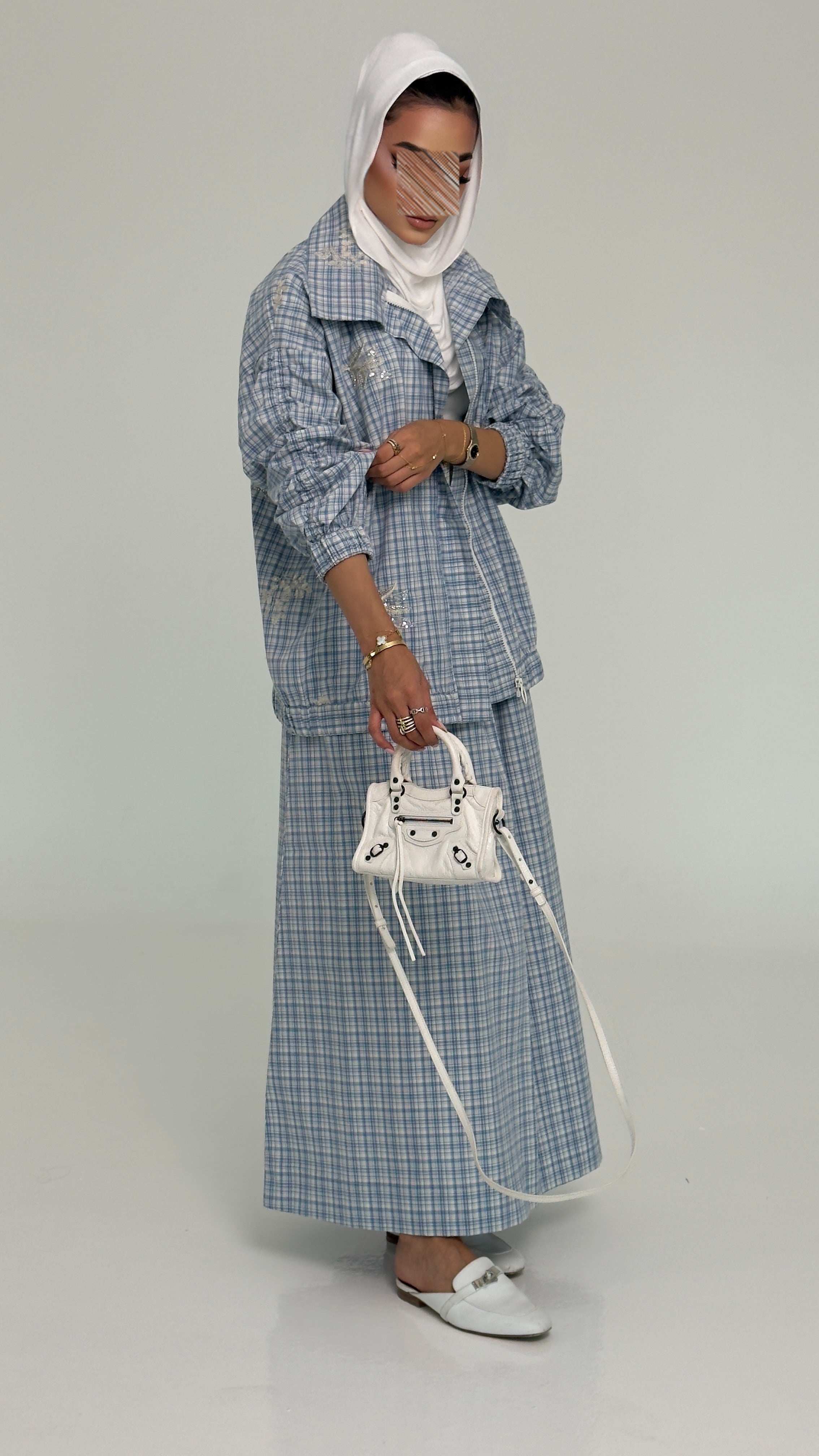 طقم كاروهات أزرق