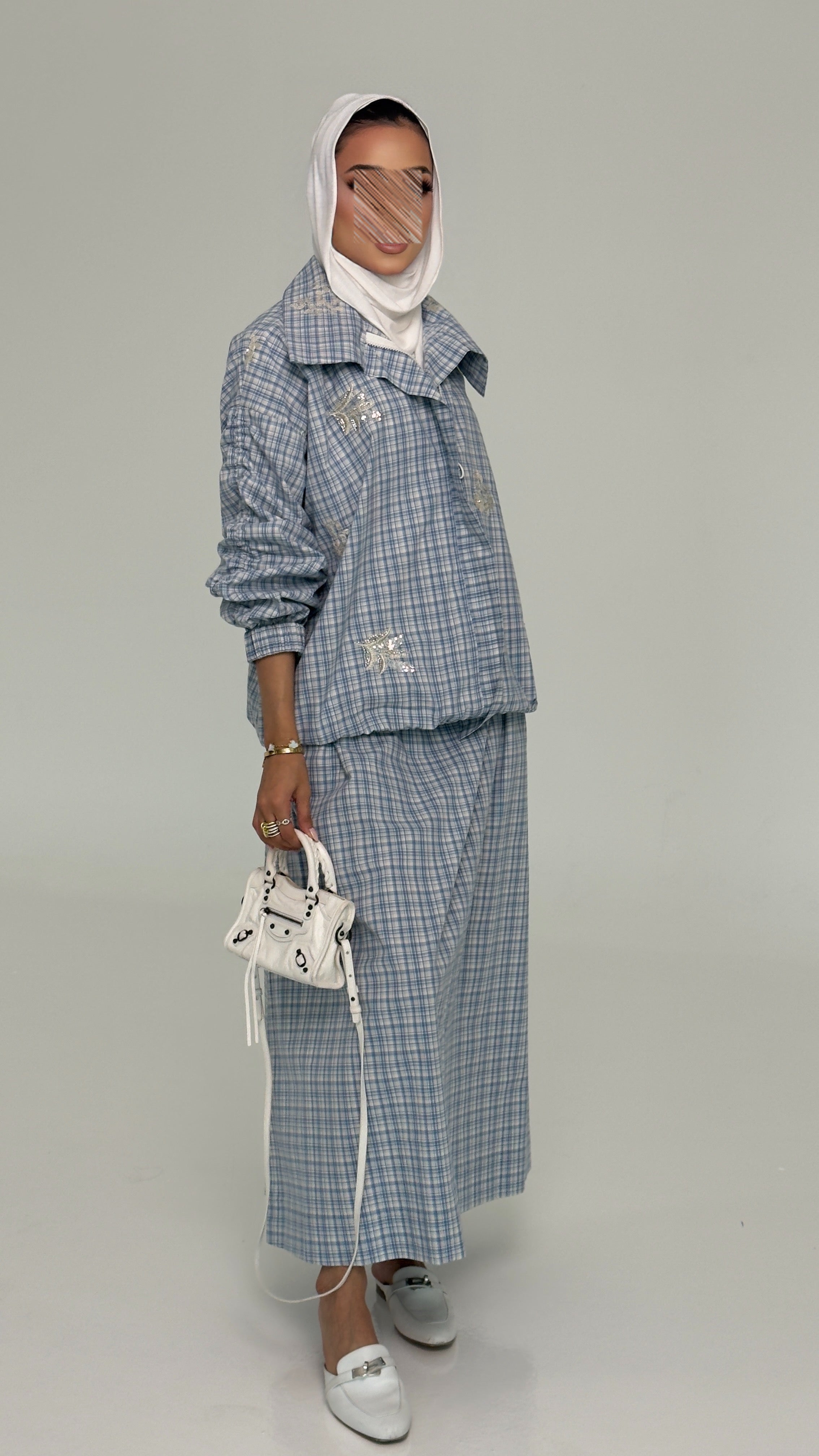 طقم كاروهات أزرق